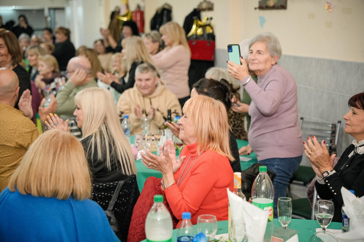 Festejamos los 38 años del Centro de Jubilados Idea Feliz de Piñeiro 🥳🎊

Con <a href="/magdysierra/">Magdalena Sierra</a>, Irene Rojas y Ariel Lerici compartimos esta celebración con su presidenta, Leonor Vila, jubilados y jubiladas. 

Estos son espacios donde la soledad no tiene lugar. Las experiencias