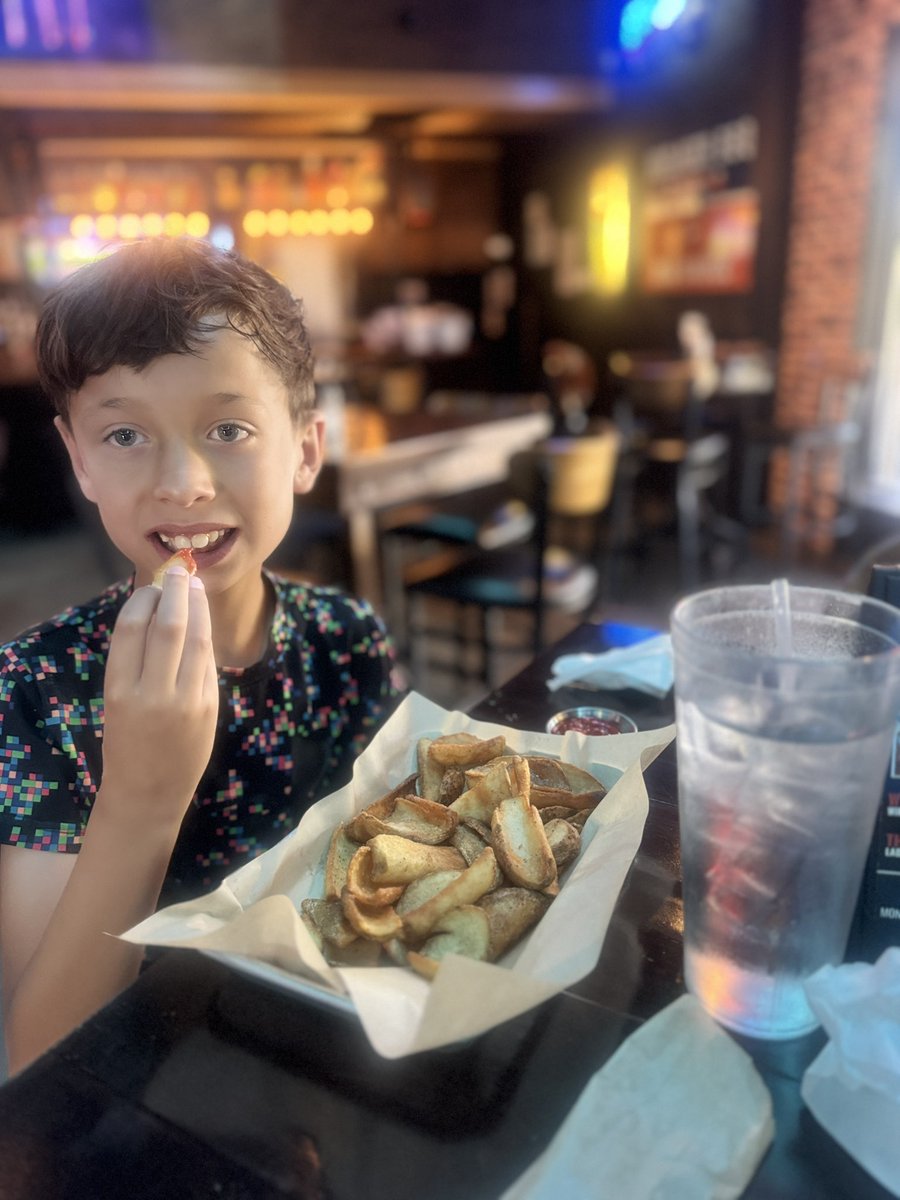 drliz1981's tweet image. Great one on one basketball training for Jamie at the Fieldhouse. He loves basketball!! Great lunch after!!