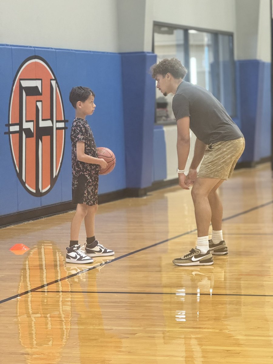 drliz1981's tweet image. Great one on one basketball training for Jamie at the Fieldhouse. He loves basketball!! Great lunch after!!