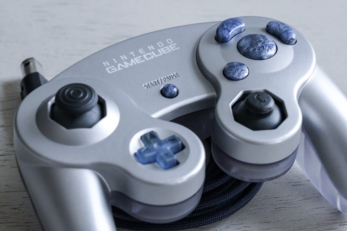 VulpineCustoms's tweet image. 🔮ULTRAVIOLET

PhobGCC 2.0.5
Bald buttons by @KoalaKat_ 
Sticks by @QofDQ 
Triggers by @selst0r 

2m paracord, lubed triggers w/Rienne springs, L1 stickbox springs, OEM Tactile Z

Check it out on Etsy → vulpinecustoms.etsy.com/listing/432459…