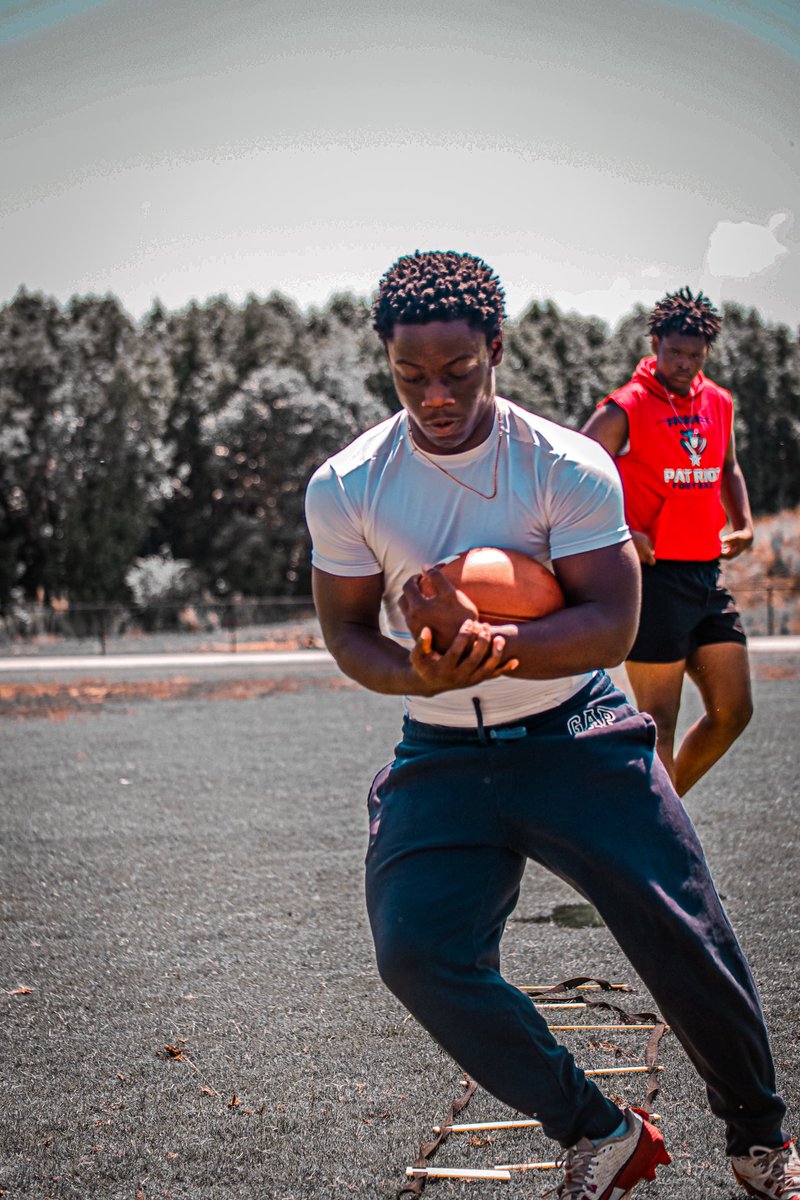 DeMarrWilliams6's tweet photo. Preparing for the 25’ season💪 , Let’s Work!!!!
@CoachNBlackburn @ElijahMFulton @coachbbell14 @ALAJohnstonFB @Coach_Homa @A_B_Williams26 @CoachJeffGerzog https://t.co/6NdIQf00rx