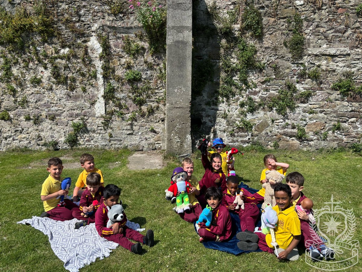 Miss Palmer's Junior Infants had a fab time in the secret garden last Friday - with some special guests! The boys were joined by their Teddy Bears for a very special Teddy Bear's Picnic! The sun was shining and everyone enjoyed it. Well done to all! 🤩🤩🤩