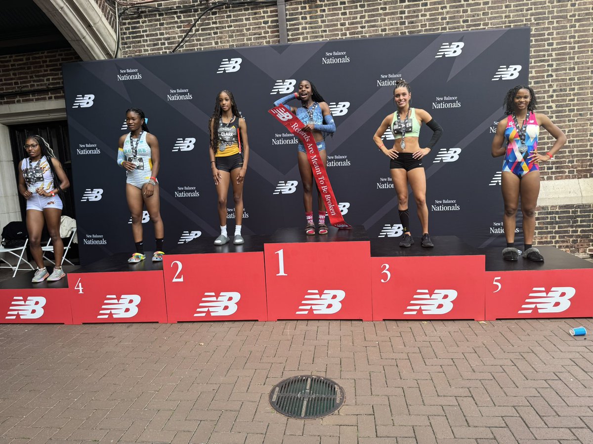 She did it again!!!  3rd in the 200m and a great time of 24.26.at New Balance Nationals.  Way to go Ally!!!!  #AllAmericanx2