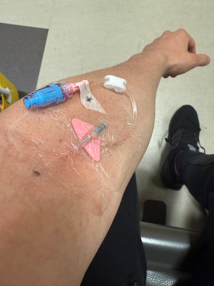 doaenel's tweet image. Over the last 15 hours I’ve been experiencing something even more painful than a 10 game loss streak;
Kidney stones.
I almost canceled my flight home from Germany because of how unbearable the pain was…
But, after seeing that my ADC account was still D4, I knew I had to tough…