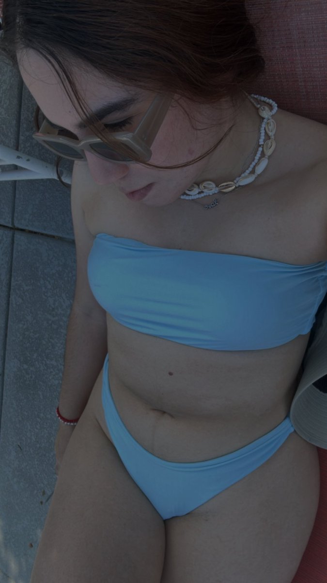 destefania_'s tweet photo. Pool day💙 https://t.co/KgIe6KYBe2