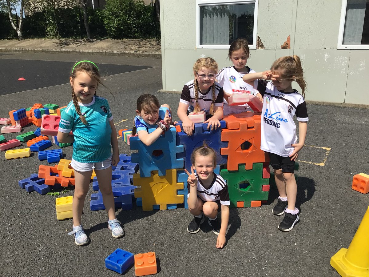 A week full of creativity in the Foundation Stage as our little ones explored their themes through structured play. Building, painting, drawing and designing- all whilst working as part of a team. Young friendships blossoming and ready to move into the future! 👭
#picoftheweek📸