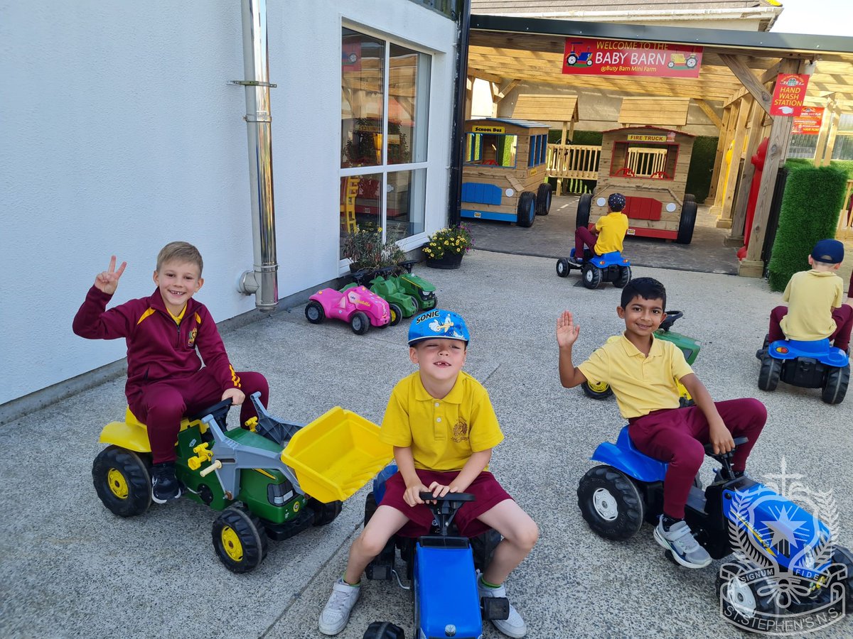 Mrs. Breen's Senior Infants visited the Busy Barn Farm on Friday on their school tour! The boys were blessed with lovely, warm sunshine and had a great day! Well done all! 🤩🤩🤩