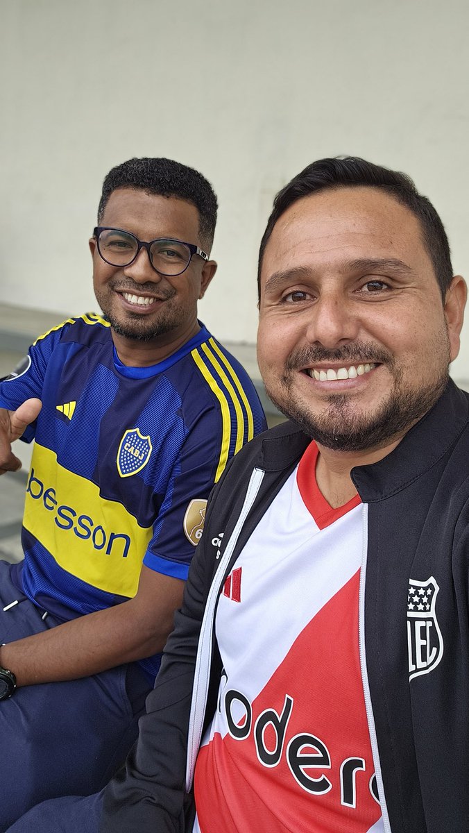 Geovannybern's tweet image. Junto al profe @SilvanoEstacio9 antes del gran triunfo de hoy.
#bfpro #Galarmobilfc #fútbol #amateur #DiosEsBueno #vivealmaximo #GalharMhabil