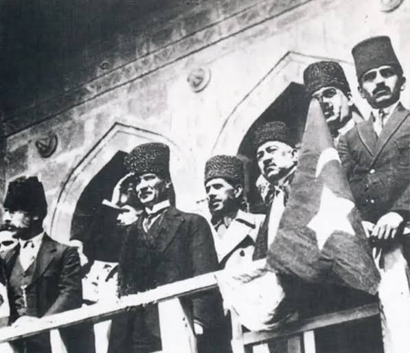 devlet_komitesi's tweet photo. Milli mücadelemizin ve işgale direnişimizin temel taşı olan #amasyagenelgesi 'nin 106. Yılı kutlu olsun 🇹🇷 https://t.co/lZicQjVvaD