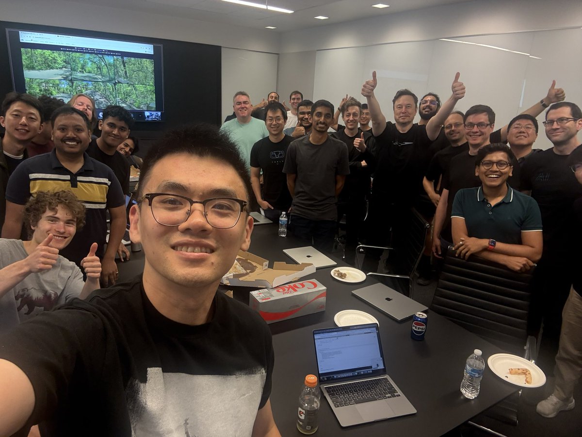 ■테슬라 로보택시 감동 (5)

우리의 일런과 필 듀안 그리고
드디어 미션 완성한 테슬라 팀

우리 주주님들 모두 이날을 기억해요

2025년 6월 22일 (한국시간 6월 23일 새벽)