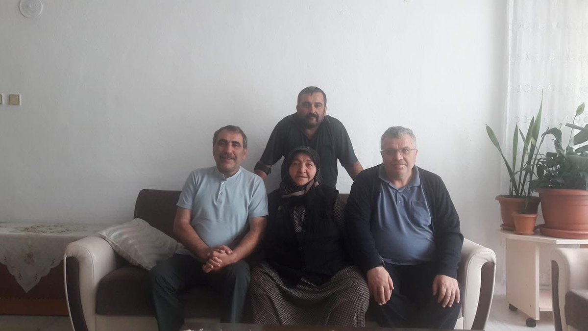 Yildiraycicek9's tweet photo. Kıymetli Ülküdaşımız İrfan Topçu’nun değerli annesi Hakk’ın rahmetine kavuşmuştur. Allah rahmet eylesin. Mekanı cennet olsun. Topçu ailesinin ve yakınlarının başı sağ olsun.
@irfantopcu https://t.co/66WVKGMpDO