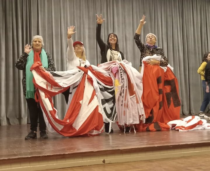 ENCUENTRO NACIONAL DE MUJERES RADICALES

Quiero felicitar a las mujeres de la Unión Cívica Radical de la provincia del Chubut, por su participación en el Encuentro Nacional de Mujeres Radicales realizado en la provincia de La Pampa este fin de semana.

Agradecerles su compromiso