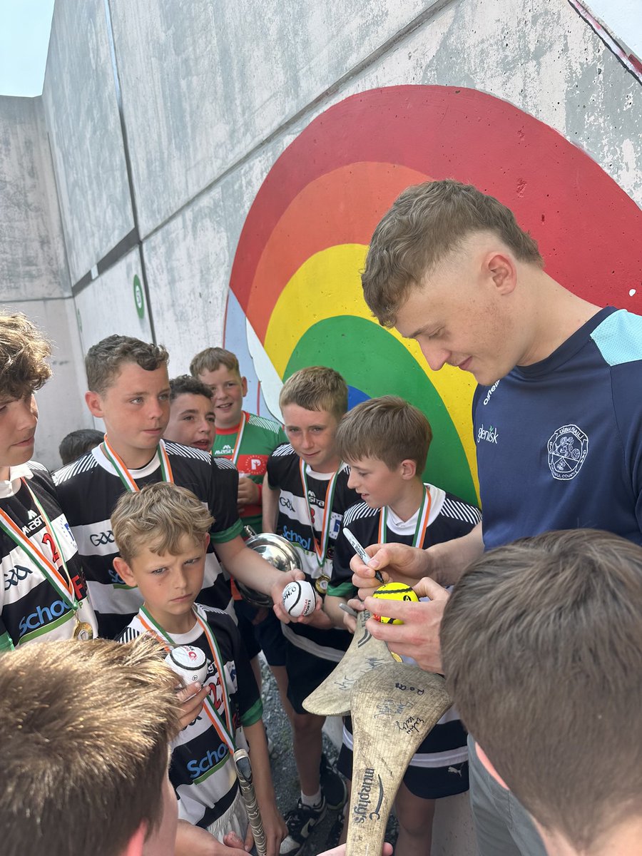 St. Brendan's Boys PS (@brendan_boys) on Twitter photo Delighted our past pupil+Offaly hurler Ben Miller could come back to officially open the ball wall after PA 10 year revamp ..👏 to artist Olive for the great finish+creative murals”Dream ,believe and achieve “ Will hopefully inspire many to play for Offaly too 💚🤍💛<a href="/Offaly_GAA/">Official Offaly GAA</a> Delighted our past pupil+Offaly hurler Ben Miller could come back to officially open the ball wall after PA 10 year revamp ..👏 to artist Olive for the great finish+creative murals”Dream ,believe and achieve “ Will hopefully inspire many to play for Offaly too 💚🤍💛<a href="/Offaly_GAA/">Official Offaly GAA</a>