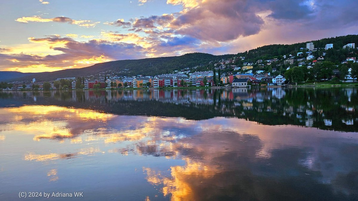 77AdrianaWK's tweet photo. #Sunset in Drammen, #Norway, one year ago.
#sundayvibes #Midsummer #MidsummerSolstice https://t.co/vCYLvAtF96