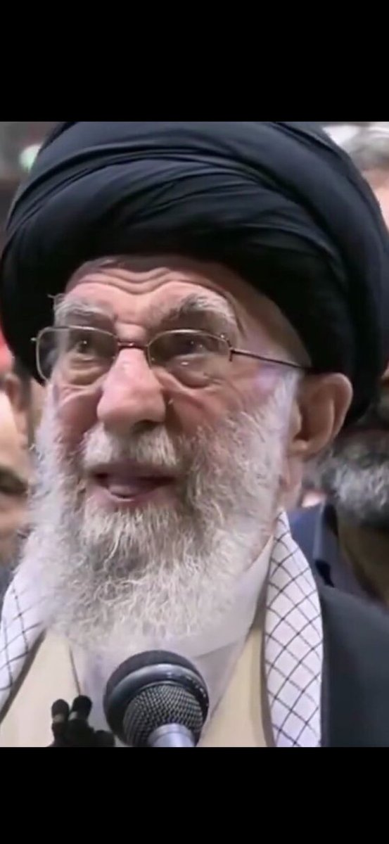 هل هذا الشيعي الرافضي حفيد رسول الله سباب عرضه وصحابته على حد قول الحوثة؟! 👹ولماذا لم يحمي كيران من قصف اليهود ولم يحمي قياداته وعلمائه النوويين؟!😅