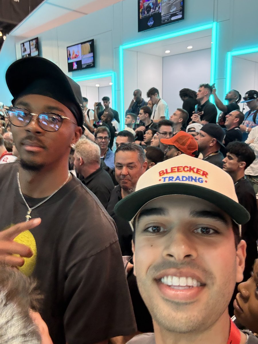 Cam tweet media