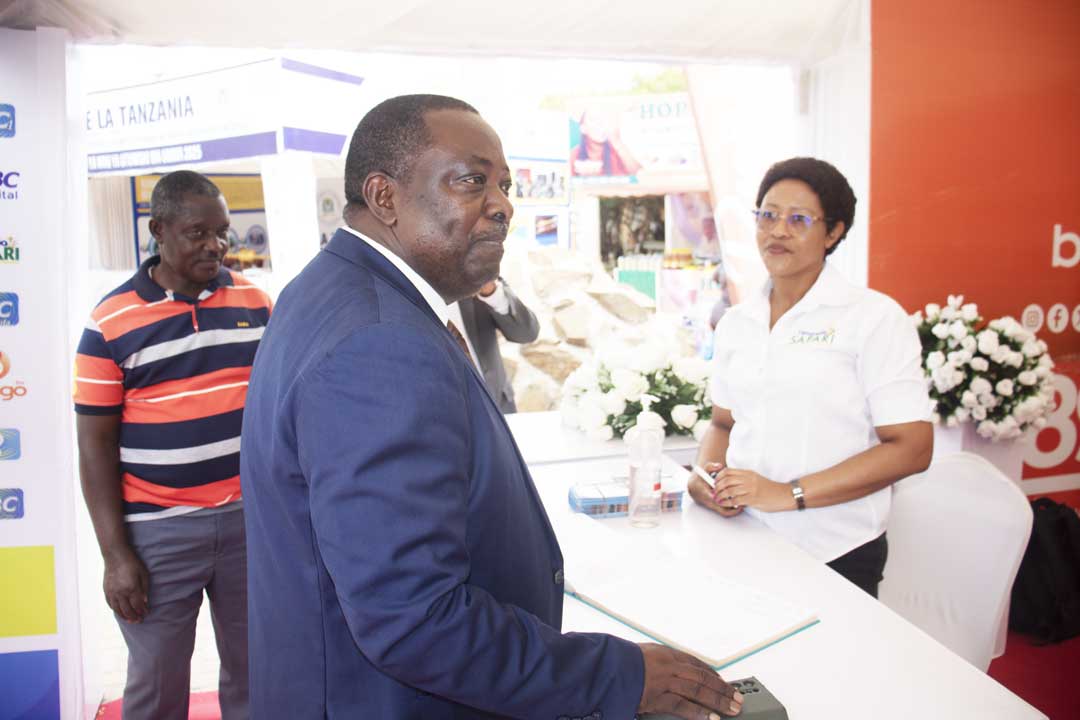 OfficialTpsc's tweet photo. DKT. ERNEST MABONESHO KATIKA MAONESHO YA MAADHIMISHO YA WIKI YA UTUMISHI WA UMMA
Mkuu wa Chuo na Afisa Mtendaji Mkuu wa Chuo cha Utumishi wa Umma Tanzania, Dkt. Ernest leo tarehe 22 Juni 2025 ametembelea  Maonesho ya Maadhimisho ya Wiki ya Utumishi wa Umma yanayofanyika kwenye viwanja vya Chinangali Park.