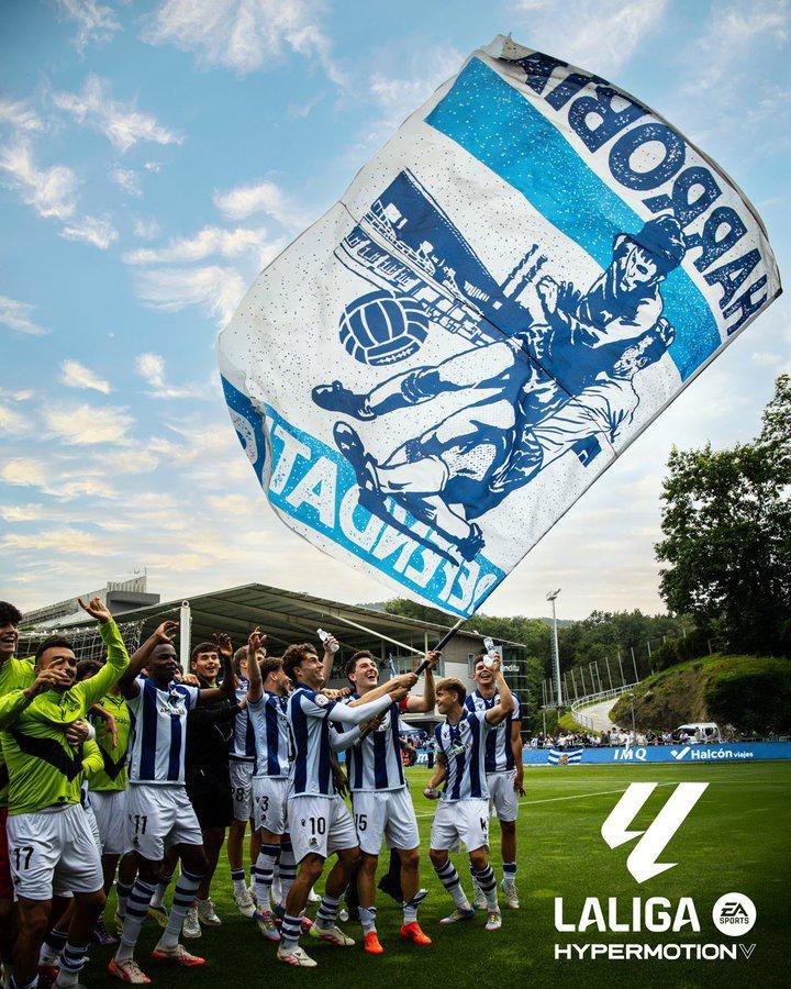 Real Sociedad 🇫🇷 (@realsociedadfr) on Twitter photo ✨ Nous l’avons fait ! Nous continuons à écrire l’histoire.
🔝 Les plus jeunes montent en <a href="/LaLiga2/">LALIGA HYPERMOTION</a> ! 𝗔𝗨𝗣𝗔 𝗦𝗔𝗡𝗦𝗘 !!! 👏
#Zubieta ✨ Nous l’avons fait ! Nous continuons à écrire l’histoire.
🔝 Les plus jeunes montent en <a href="/LaLiga2/">LALIGA HYPERMOTION</a> ! 𝗔𝗨𝗣𝗔 𝗦𝗔𝗡𝗦𝗘 !!! 👏
#Zubieta