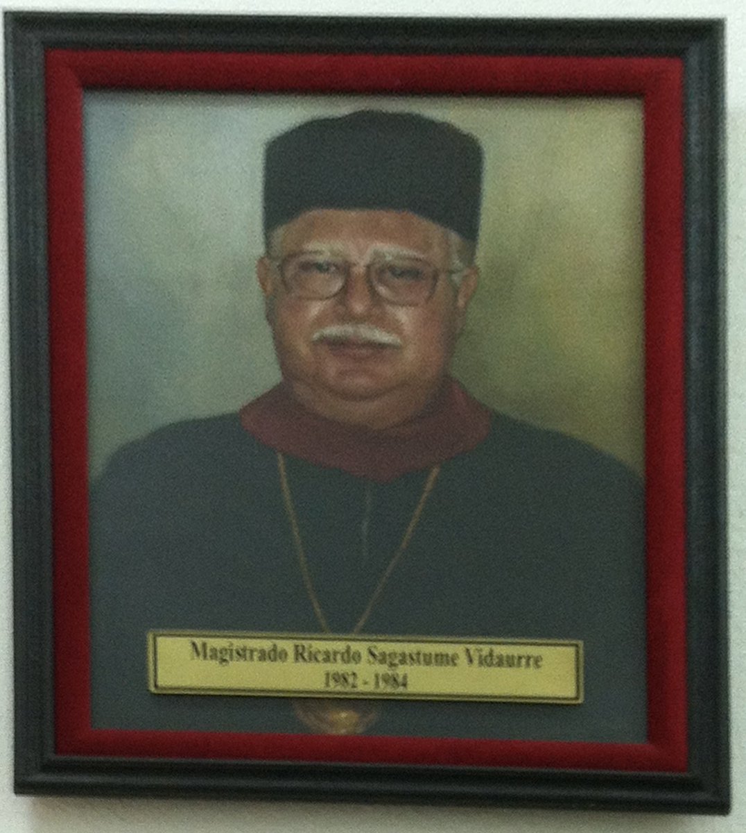dsagastumev's tweet image. Honor a quien honor merece:
Hoy 22 de junio de 2025, mi abuelo, esa persona que hizo las veces de mi padre en esta tierra, el licenciado Ricardo Sagastume Vidaurre, cumple 15 años de haber partido a su segunda casa.
Un patriota de corazón y un ejemplo de abogado en este país,…