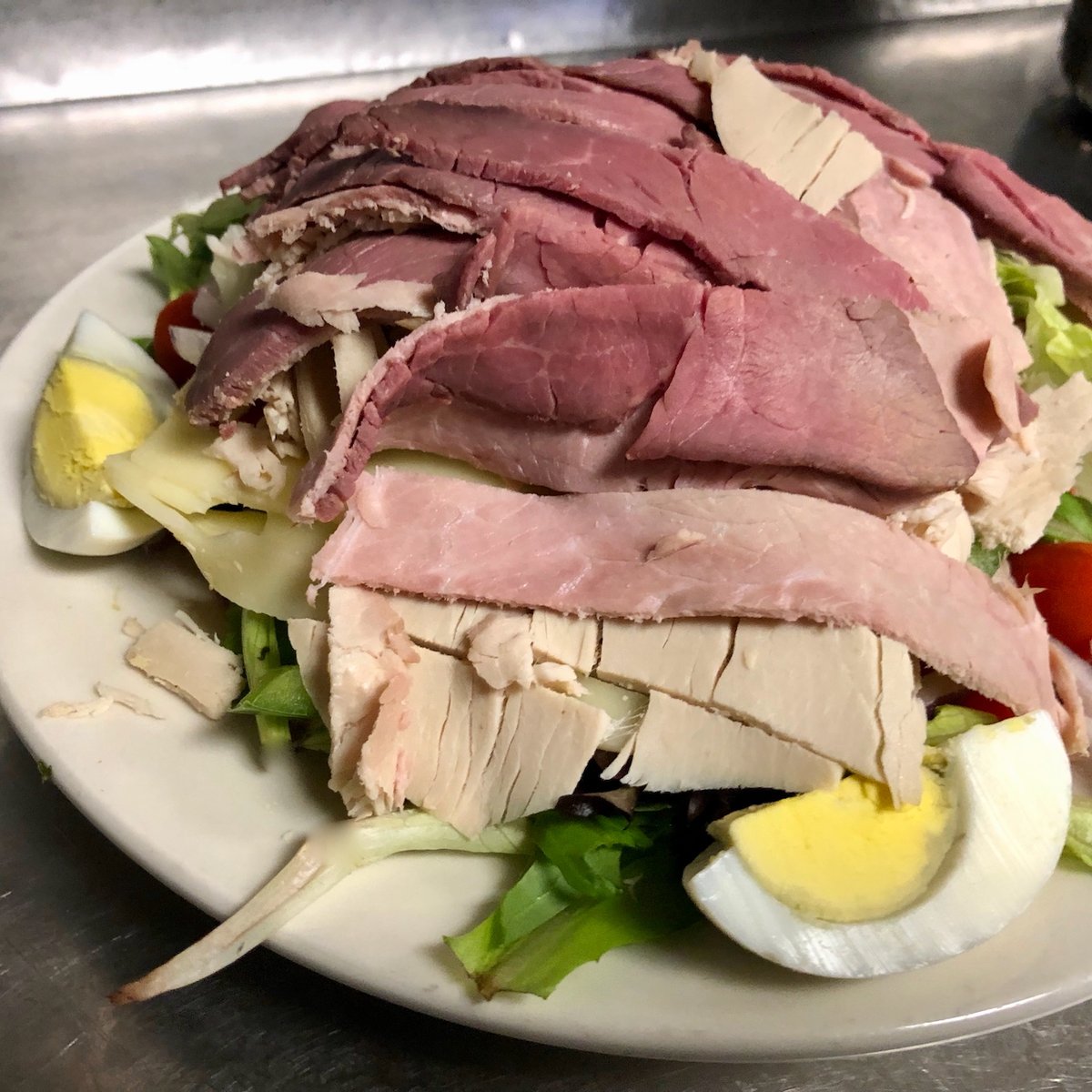 Looking for a lighter yet filling meat-lovers dish? Try a Chef Salad with 3 house-roasted meats. 🍽️ Dine-in 📲 bit.ly/order-ubereats App: <a href="/UberEats/">Uber Eats</a> 🇺🇸🇨🇦 Shipping <a href="/goldbelly/">Goldbelly 🚀</a> bit.ly/mthrgbly ☀️Open 7a-10p 🎁Gifts INFO linktr.ee/mothersrestaur… #mothersrestaurant