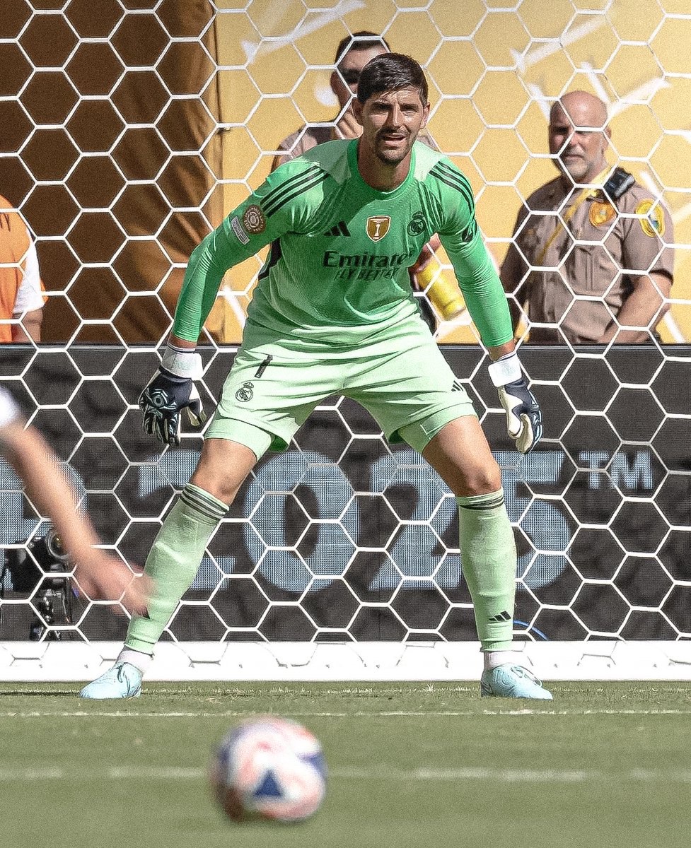 🚨 TEN saves today vs Pachuca. 

Thibaut Courtois, simply the BEST in the world. 🧤⭐️