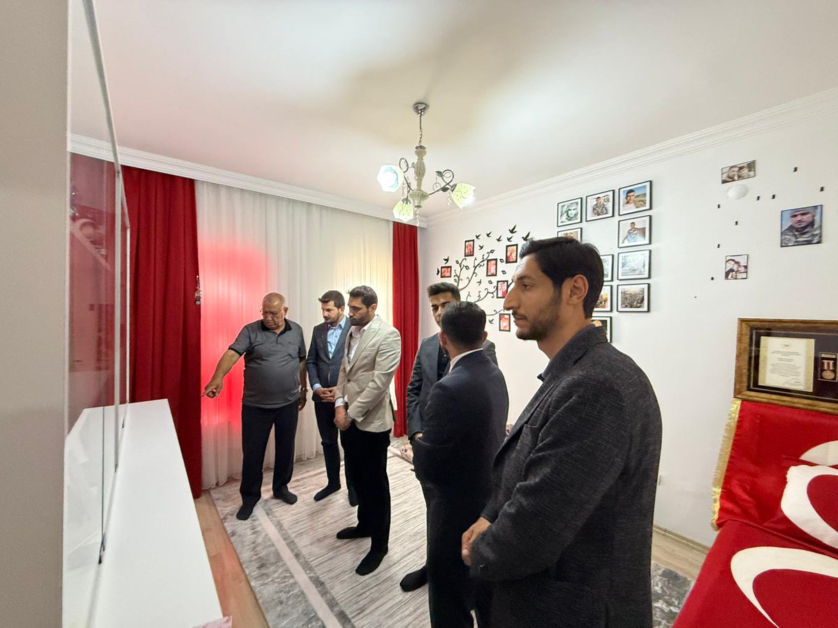 Genel Başkan Yardımcımız, Sivil Toplum ve Halkla İlişkiler Başkanımız Sn. Abdullah Uçan ve bölge koordinatörlerimizle birlikte, Kuzey Irak’ta yürütülen Pençe Kilit Harekâtı’nda şehadet mertebesine ulaşan kahraman Mehmetçiğimiz Eyyüp Uğurlu’nun kıymetli ailesini ziyaret ettik.