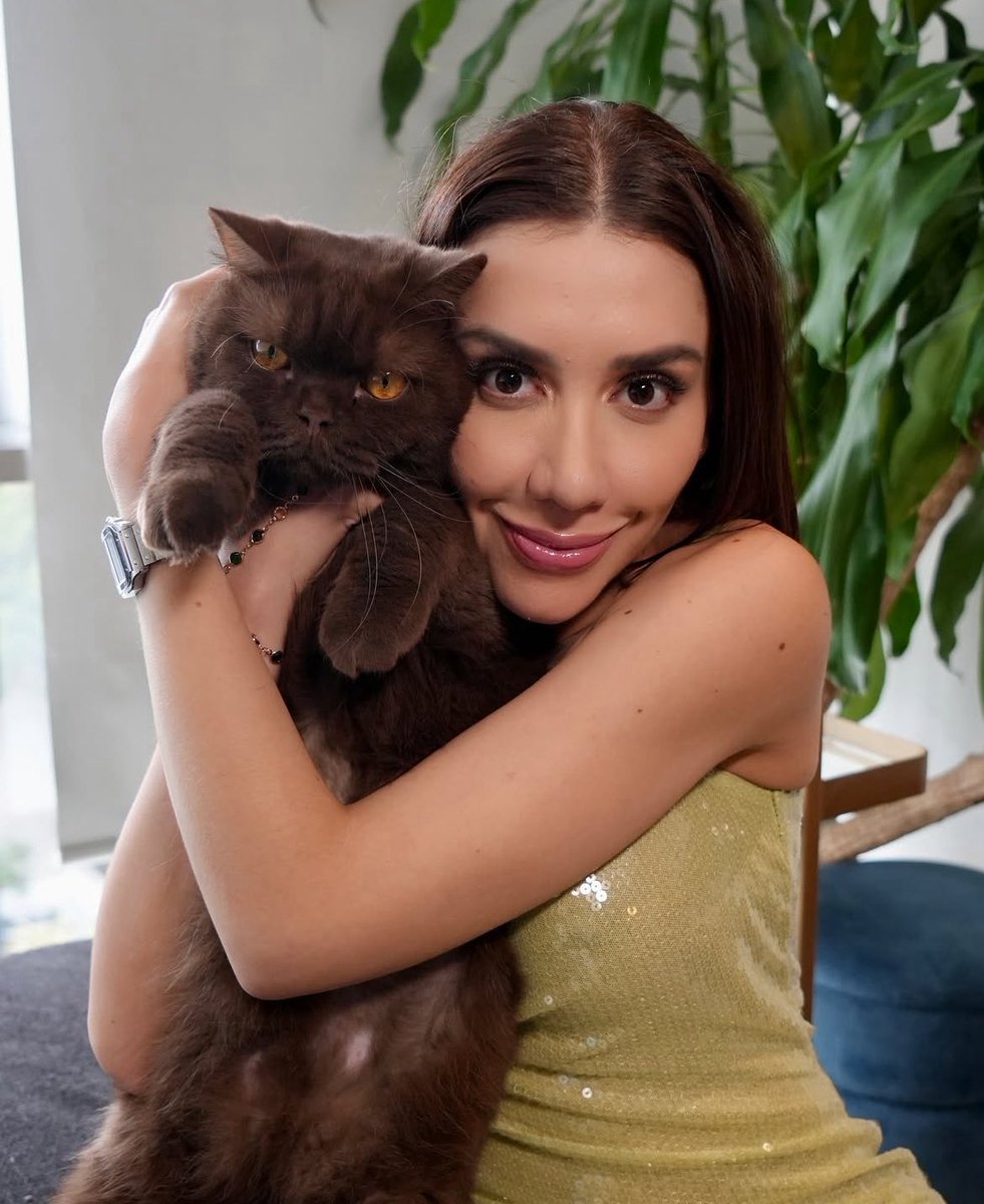 📸 | Karime Pindter vía Instagram.

— Nuevas fotos junto a Norris 🐈‍⬛ vamos a darles amor.🤎

🔗 : instagram.com/p/DLN6EGVhp3d/…

#KarimePindter #KarimeWorldwide