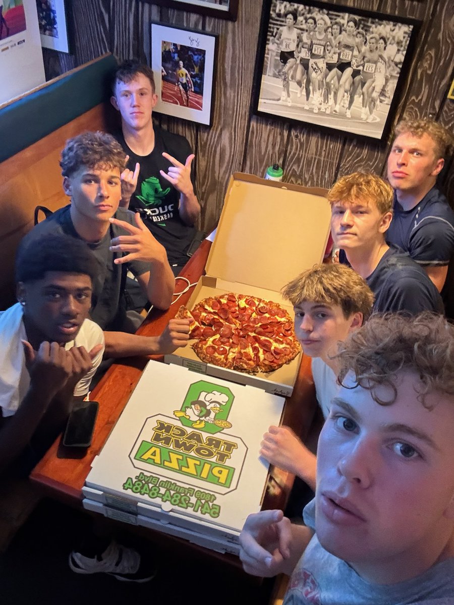 LCTWOLVES's tweet image. Thx @OregonMBB for a great camp. Move to 21-0 on the Summer season. Challenging games @WIBCA still to come. "Me first for us" the rest of the summer. @Jwatson120 @CarlsonJordan34 @jacksonander22 @andyirgens @PaxWiney5