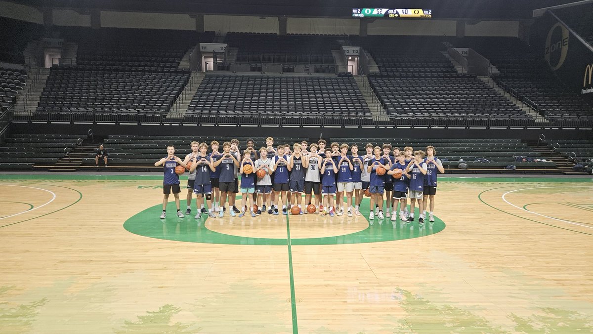 LCTWOLVES's tweet image. Thx @OregonMBB for a great camp. Move to 21-0 on the Summer season. Challenging games @WIBCA still to come. "Me first for us" the rest of the summer. @Jwatson120 @CarlsonJordan34 @jacksonander22 @andyirgens @PaxWiney5