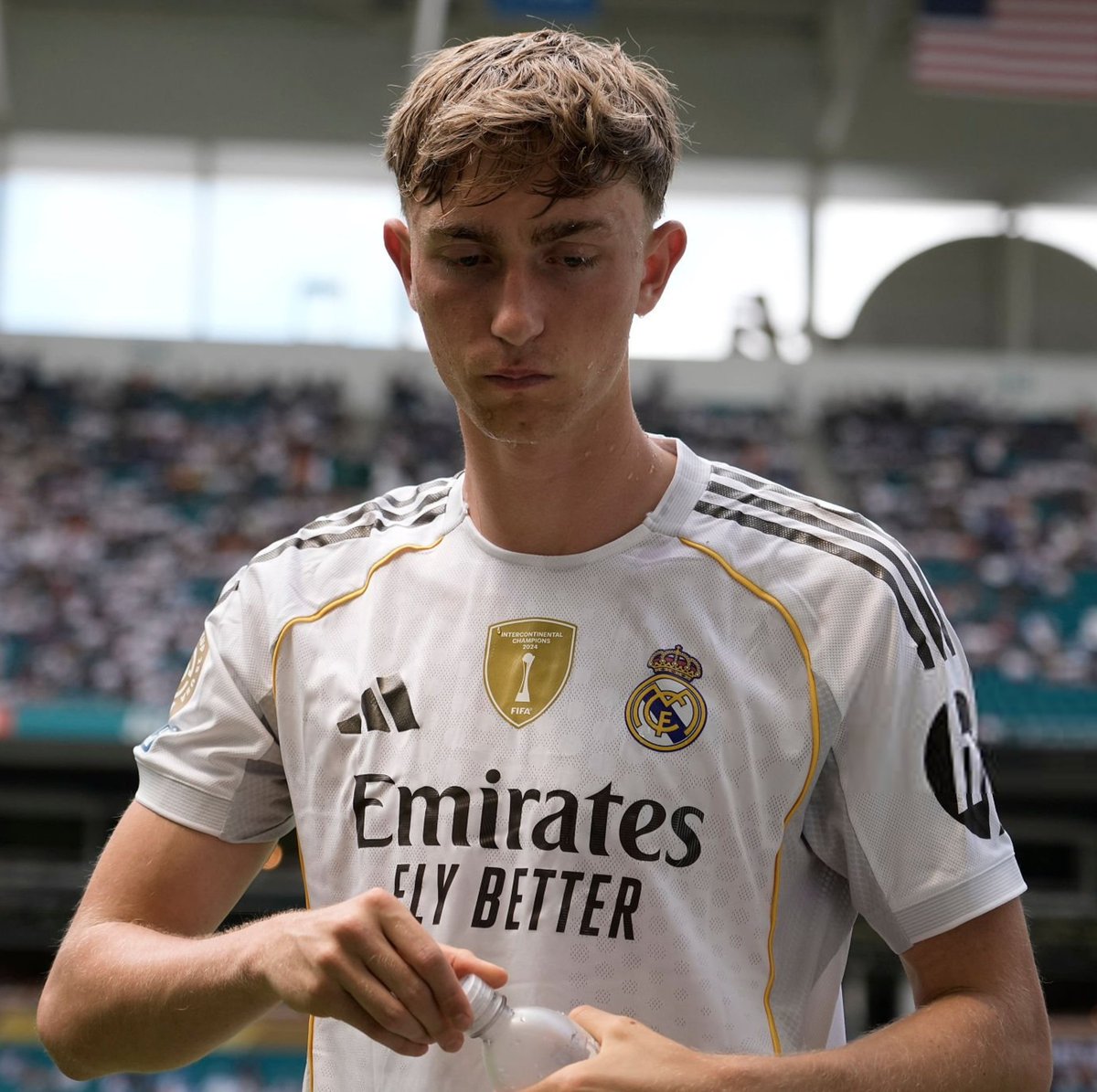 MadridXtra's tweet photo. 🚨 Dean Huijsen vs Pachuca:

• 95 minutes played
• 97 touches
• 7 clearances
• 1 interception 
• 3 tackles
• 0 times dribbled past
• 75/81 accurate passes (93%)
• 7 duels won

INCREDIBLE. 🔥🔥 https://t.co/MutGiiPHFo