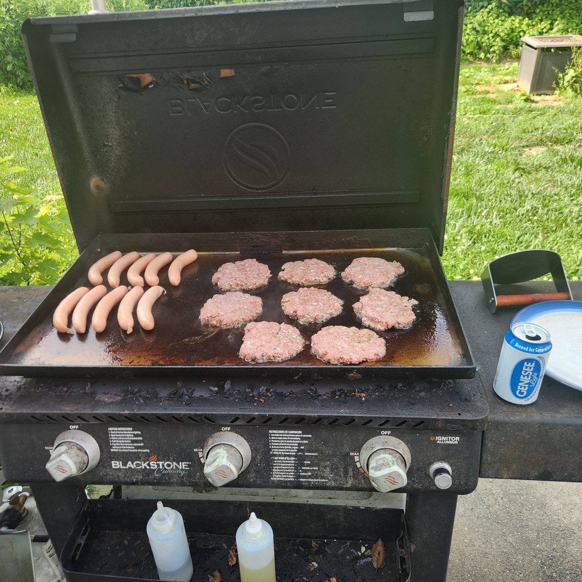 KnighthawksH's tweet image. On a hot day, why not grill up some dogs, smahburgers and enjoy an 8c3 cold @GeneseeBrewery Genny Light? Because #ThasHowItsDone