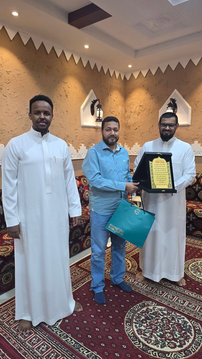 في لمسة وفاء، وفي ليلة امتزج فيها الشكر بالوداع، ودّعنا أساتذتنا  وزملائنا الكرام من أعضاء هيئة التدريس بقسم علوم التأهيل الطبي 
أ.د/ علي عبدالمنصف
أ.د/ محمد ابراهيم
د. أمير الفقي
وذلك بعد انتهاء فترة إعارتهم إلى جامعة أم القرى.
نشكرهم جزيل الشكر على ما بذلوه من جهد وما قدّموه من