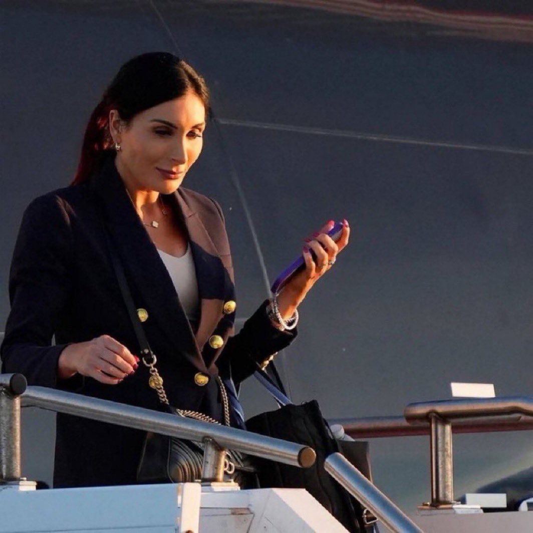 Lee Patriot Hood tweet media