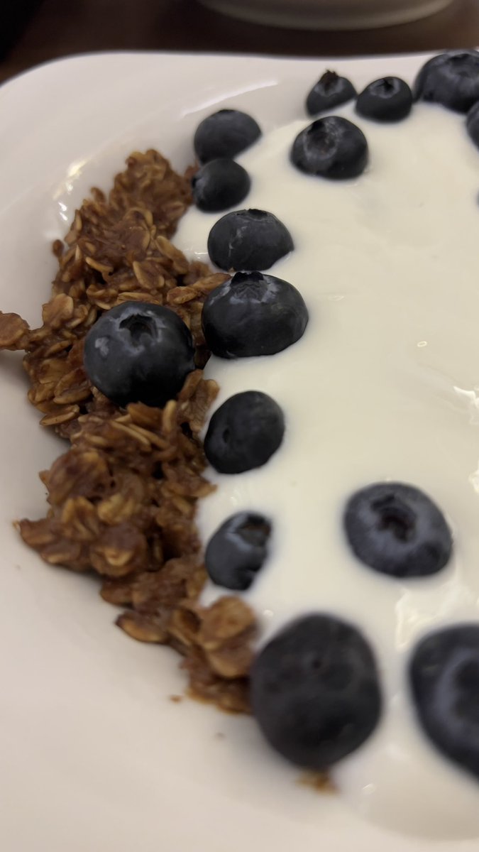 SWR0_0's tweet photo. 😋🫐🥣 https://t.co/x5RvfAuXah
