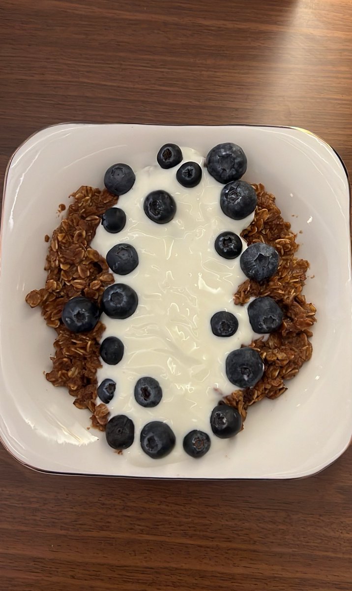 SWR0_0's tweet photo. 😋🫐🥣 https://t.co/x5RvfAuXah