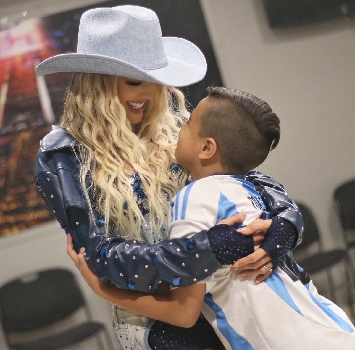yuliflores's tweet photo. Equilibrando ser mamá y cantante sin perderme. 🩵 TE AMO mi niño !!! ✨ https://t.co/AEgt3J8HRc