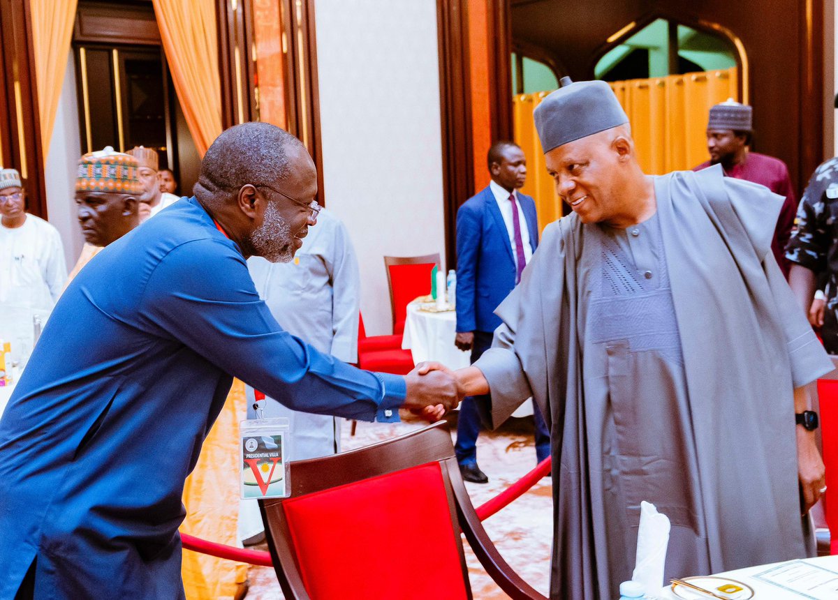 Hon_Faskari's tweet photo. President @officialABAT has restated the commitment of ECOWAS leaders to work towards reshaping economic diplomacy in West Africa and building a sub-region that works for all. https://t.co/W5UgmR9xuO