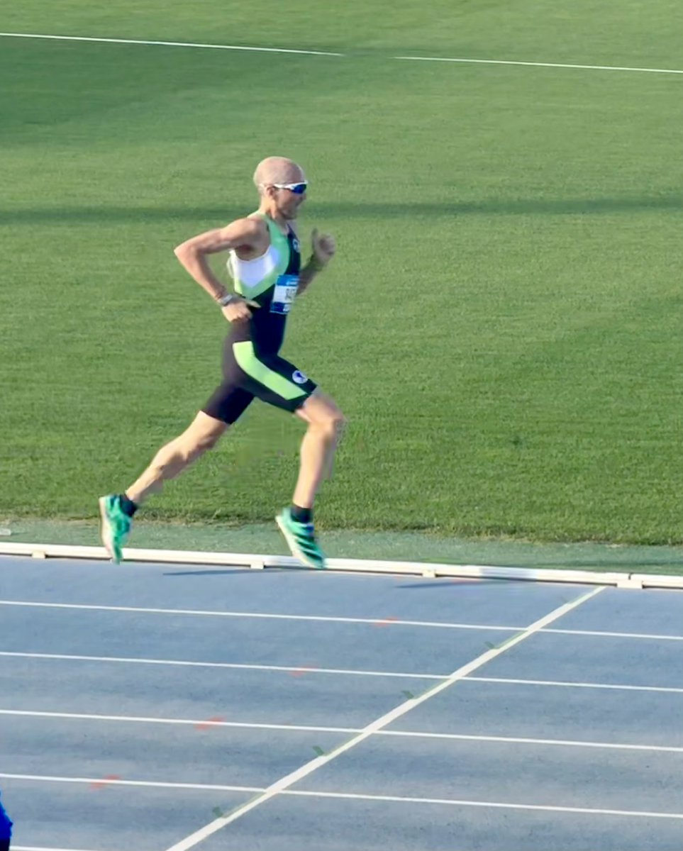 También participaron en el Cto España máster 
Alberto 4º en 800ml M35
Marga 4ª en 5000m marcha F50
Juan antonio 9º en 5000ml M50
Rocio 6ª en 100ml y 7ª en 200ml F40