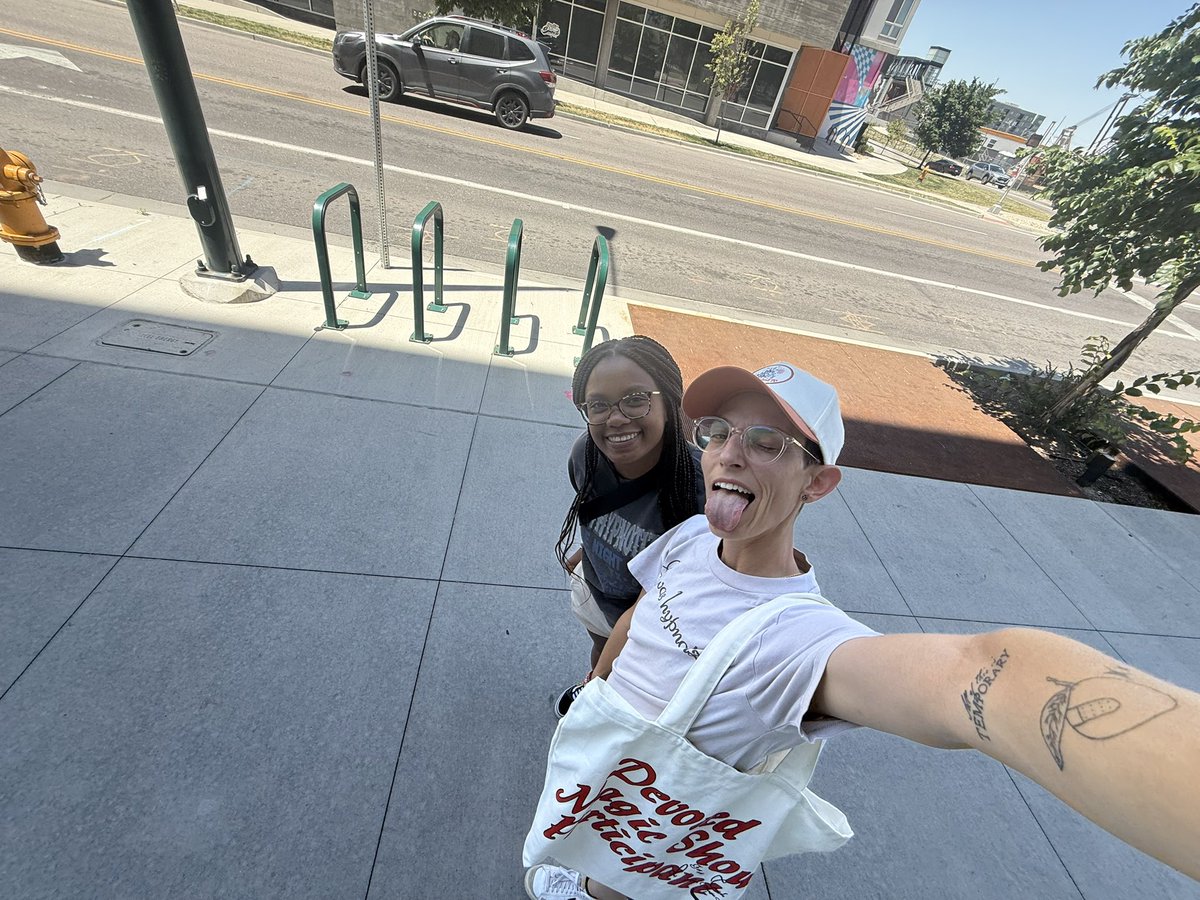 WDWSthrnBelle's tweet image. HAPPY HALSEY RED ROCKS DAY TO ALL!!

If you see us PLEASE come say hi!! We love getting to meet other fans and we have bracelets to trade/hand out!! Love yall and stay hydrated!! 

#ForMyLastTrickTour #RedRocks @halsey @krayylyn @anthonyli