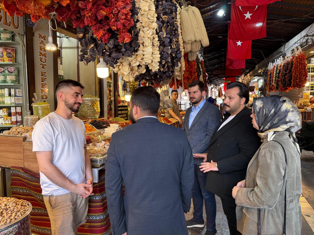 📍Gaziantep / Elmacı Çarşısı

Gaziantep İl Gençlik Kolları Başkanımız Mustafa Durmuş ve teşkilatımızla birlikte Elmacı Çarşısı esnaflarını ziyaret ettik, hayırlı işler temennilerimizi ilettik.

Milletimizin yanında, sokağın nabzını tutmaya; gençliğin enerjisini sahaya taşımaya