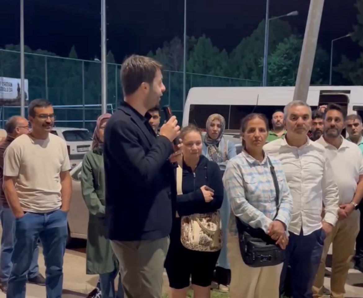 Mersin’e doğru yola çıkan otobüslerimizle gençlerimizi ulusal kampların başlangıç programı için uğurladık.

Gençlik Hizmetleri Genel Müdürümüz Enes Efendioğlu, Genel Müdür Yardımcımız ve Daire Başkanımız da bu anlamlı yolculukta gençlerimiz ve değerli velilerimizle birlikteydi.