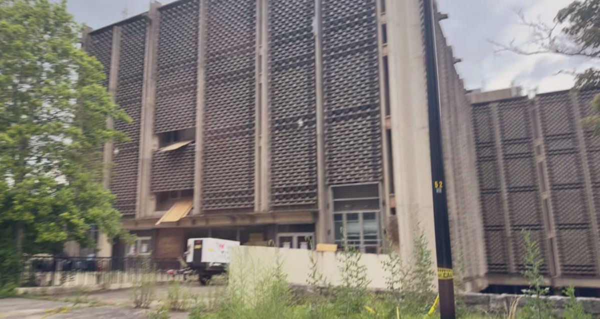 SThingsSpoilers's tweet photo. UPDATE: Demolition has officially started at the Hawkins Lab set. 

Goodbye, Hawkins Lab 🫡 https://t.co/4t9CFwNwfM