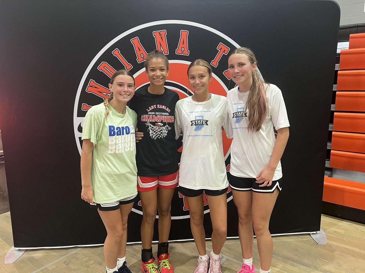 Mackenzie Collins tweet media