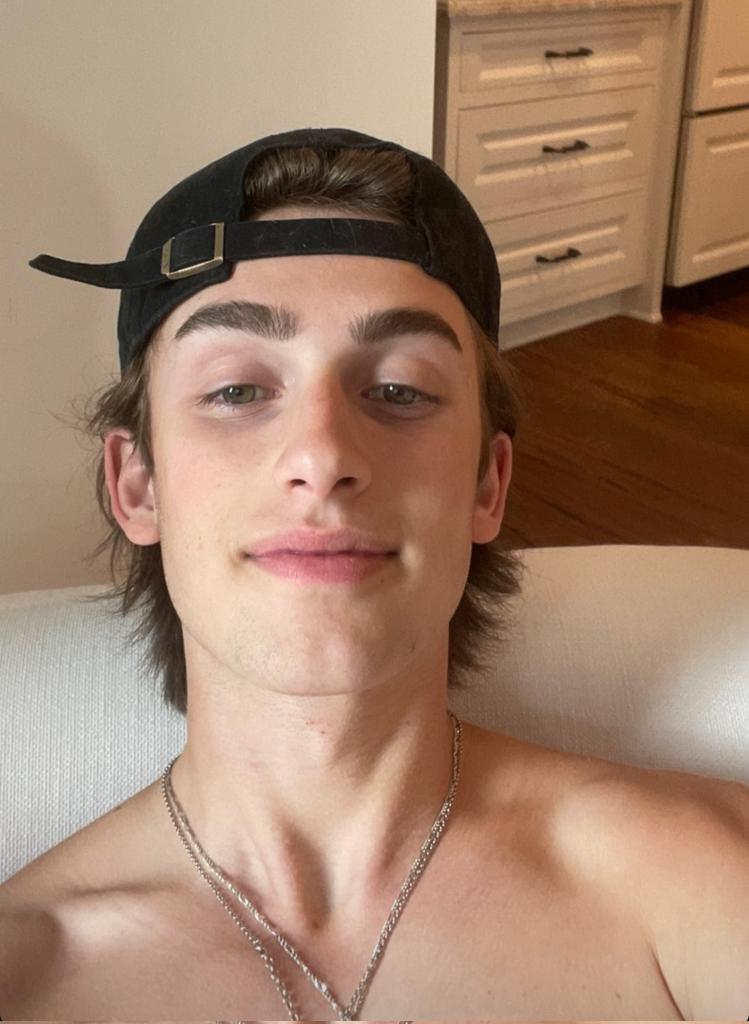 🦋 (@j0hnnysarchive) on Twitter photo 