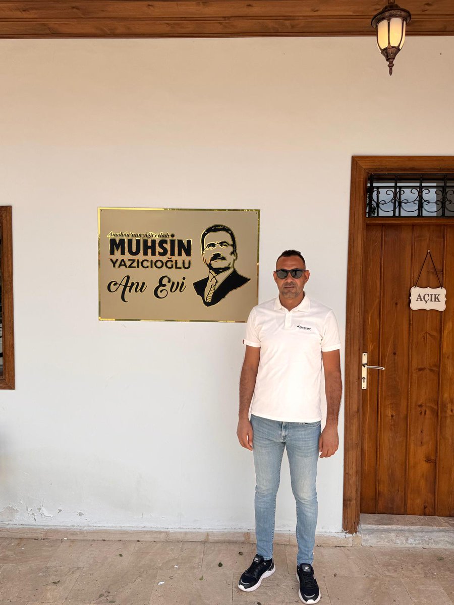 Muhsin Yazıcıoğlu'nun Sivas'ın Şarkışla ilçesi Elmalı köyünde bulunan doğup büyüdüğü evi ziyaret ettim mekanı cennet olsun inşallah <a href="/drademuzun/">Dr. Adem UZUN</a> <a href="/sivasbeltr/">Sivas Belediyesi</a>