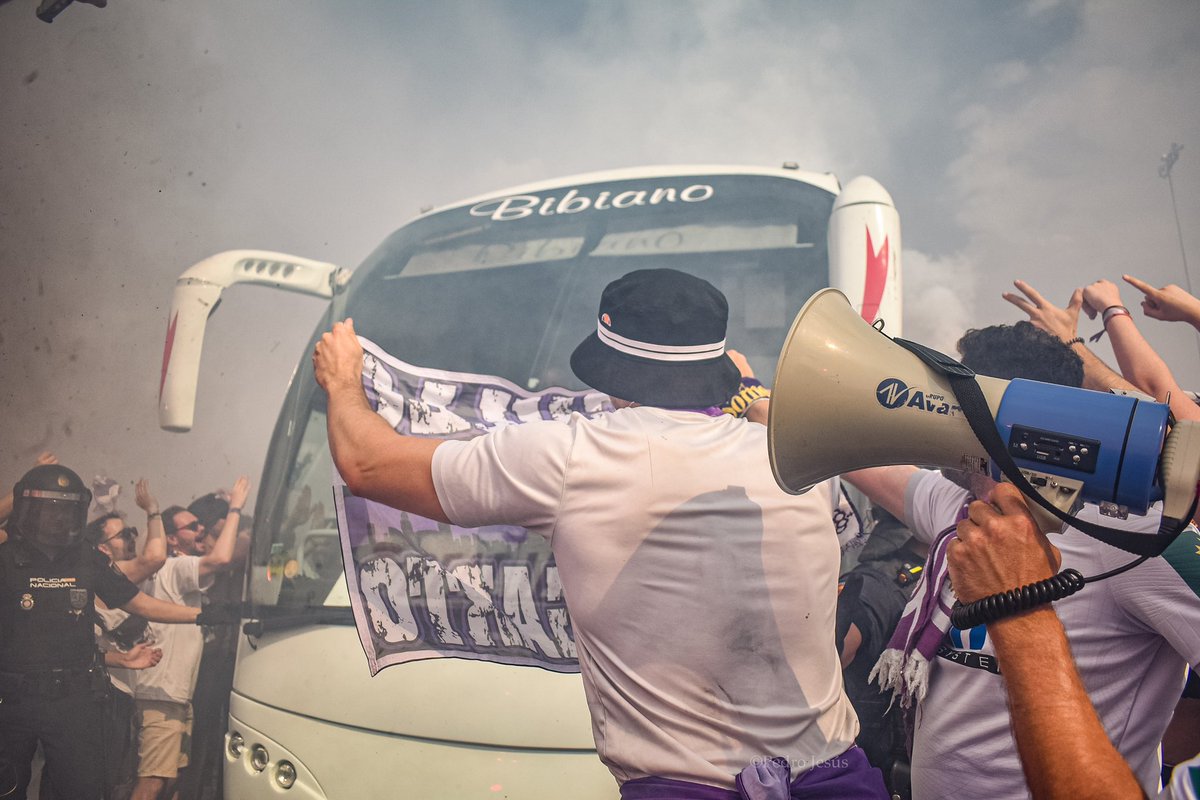 Pedro Jesús (@_peedrojesus1) on Twitter photo ESTO ES JAÉN Y ASÍ SE VIVE UNA FINAL DE ASCENSO EN LA 5ª CATEGORÍA DEL FÚTBOL ESPAÑOL.
12.569 aficionados se darán cita hoy en La Victoria.
📸 <a href="/_peedrojesus1/">Pedro Jesús</a> ESTO ES JAÉN Y ASÍ SE VIVE UNA FINAL DE ASCENSO EN LA 5ª CATEGORÍA DEL FÚTBOL ESPAÑOL.
12.569 aficionados se darán cita hoy en La Victoria.
📸 <a href="/_peedrojesus1/">Pedro Jesús</a>