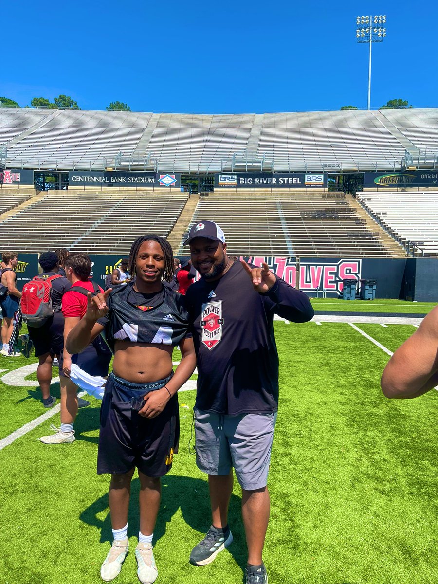 B3_Moore's tweet image. Huge thanks to @CoachRPittman for the awesome opportunity to attend the Arkansas St camp! Also, I thank @coachjmcdaniel and his Linebackers for helping me fix my technique for my senior season. #WolvesUp #ArkansasStateCamp
@CoachButchJones 🐺🆙 @lockarb15 @AllstarDwhite…