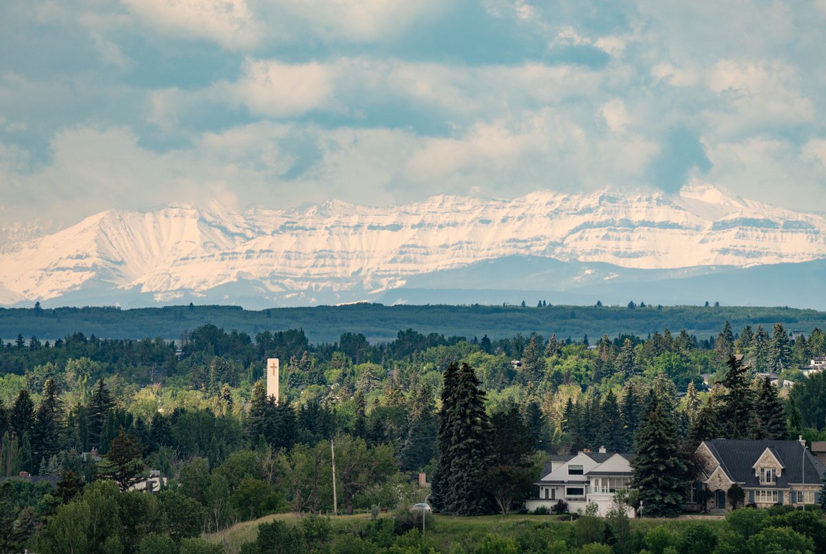 White gold sitting on the peaks southwest of Calgary!

One snow measurement site currently has over 83mm of fresh snow water equivalent. #abstorm #yyc
