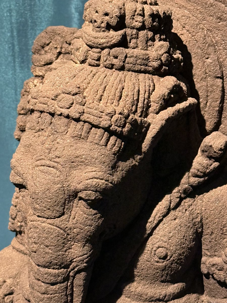 HeraldLinde's tweet photo. The world needs a bit of beauty. Saw this stunning Javanese Ganesha 🐘 at the British Museum's "Ancient India" exhibit 🏛️. Originating c. 1000-1200 CE (Kediri/Singasari?), it sits with feet together, evoking a childlike princess from the *Sumanasantaka* poem. A small skull adorns its head. A beauty.