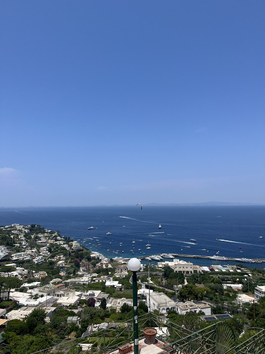 avellucci2's tweet photo. 📍 Capri, Italy https://t.co/wkAc3OTeMQ